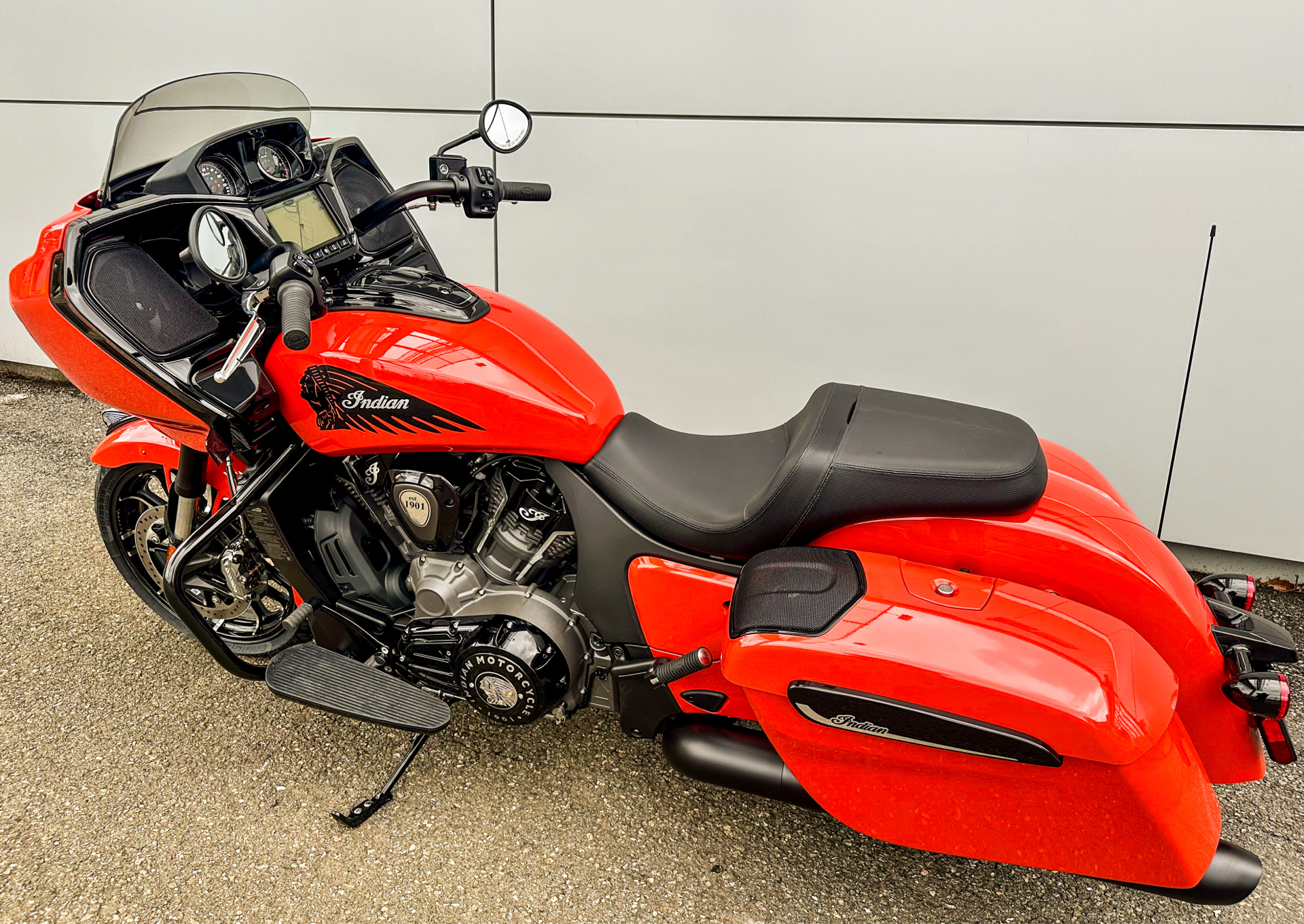 2024 Indian Motorcycle Challenger® Dark Horse® Icon with PowerBand Audio Package in Manchester, New Hampshire - Photo 28