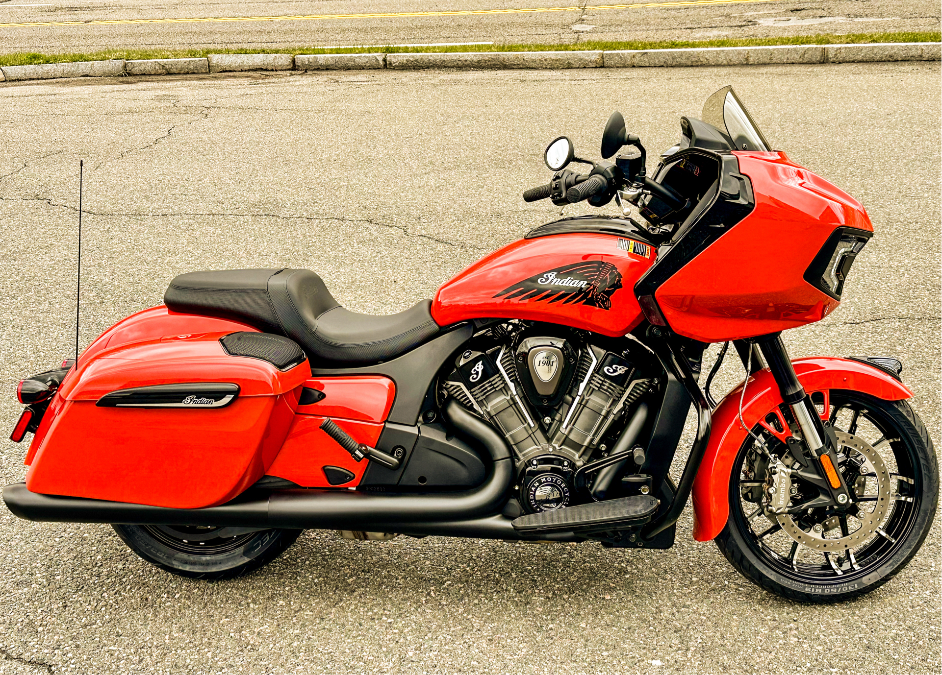 2024 Indian Motorcycle Challenger® Dark Horse® Icon with PowerBand Audio Package in Manchester, New Hampshire - Photo 4