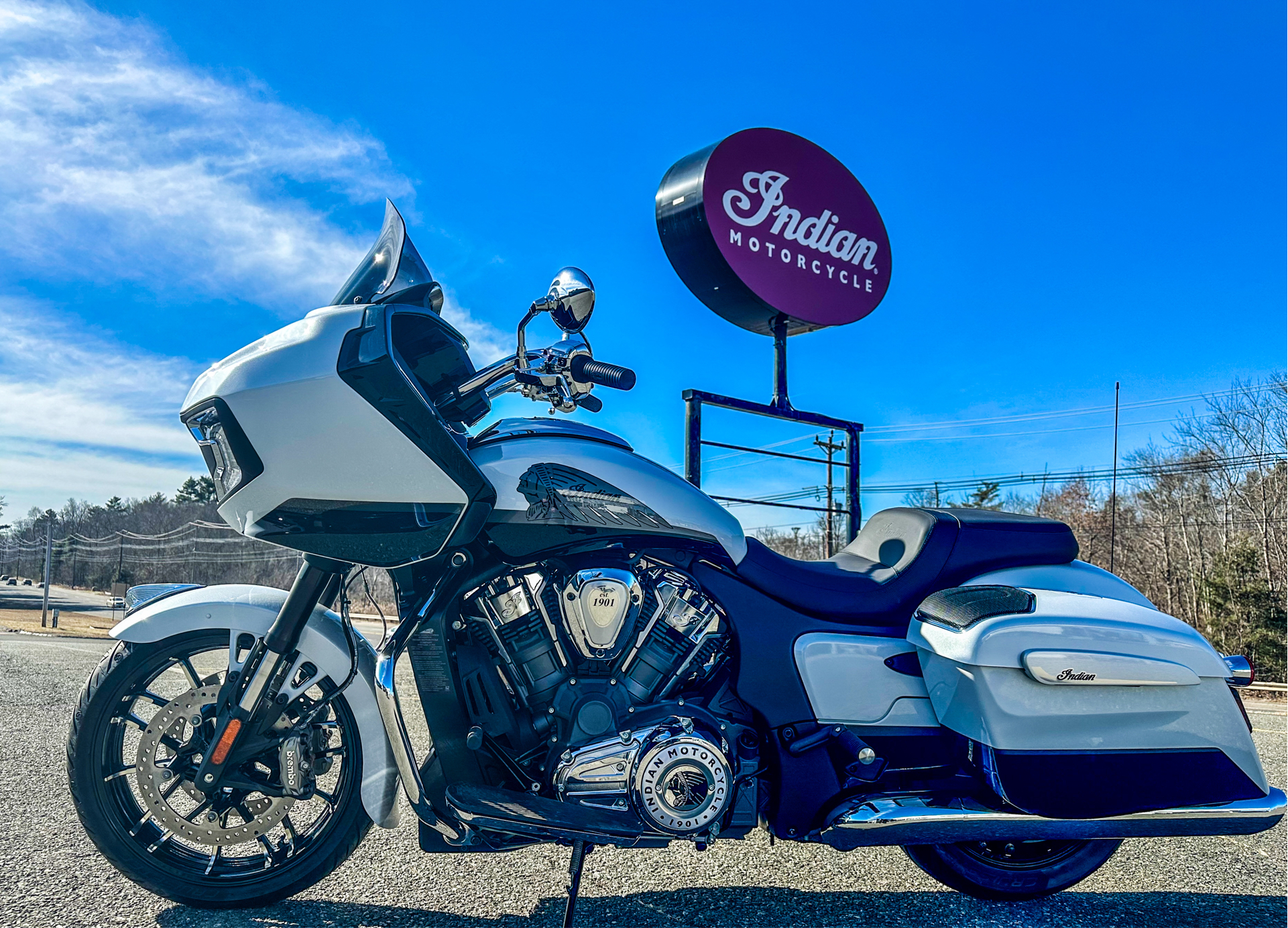 2024 Indian Motorcycle Challenger® Limited with PowerBand Audio Package in Manchester, New Hampshire - Photo 17