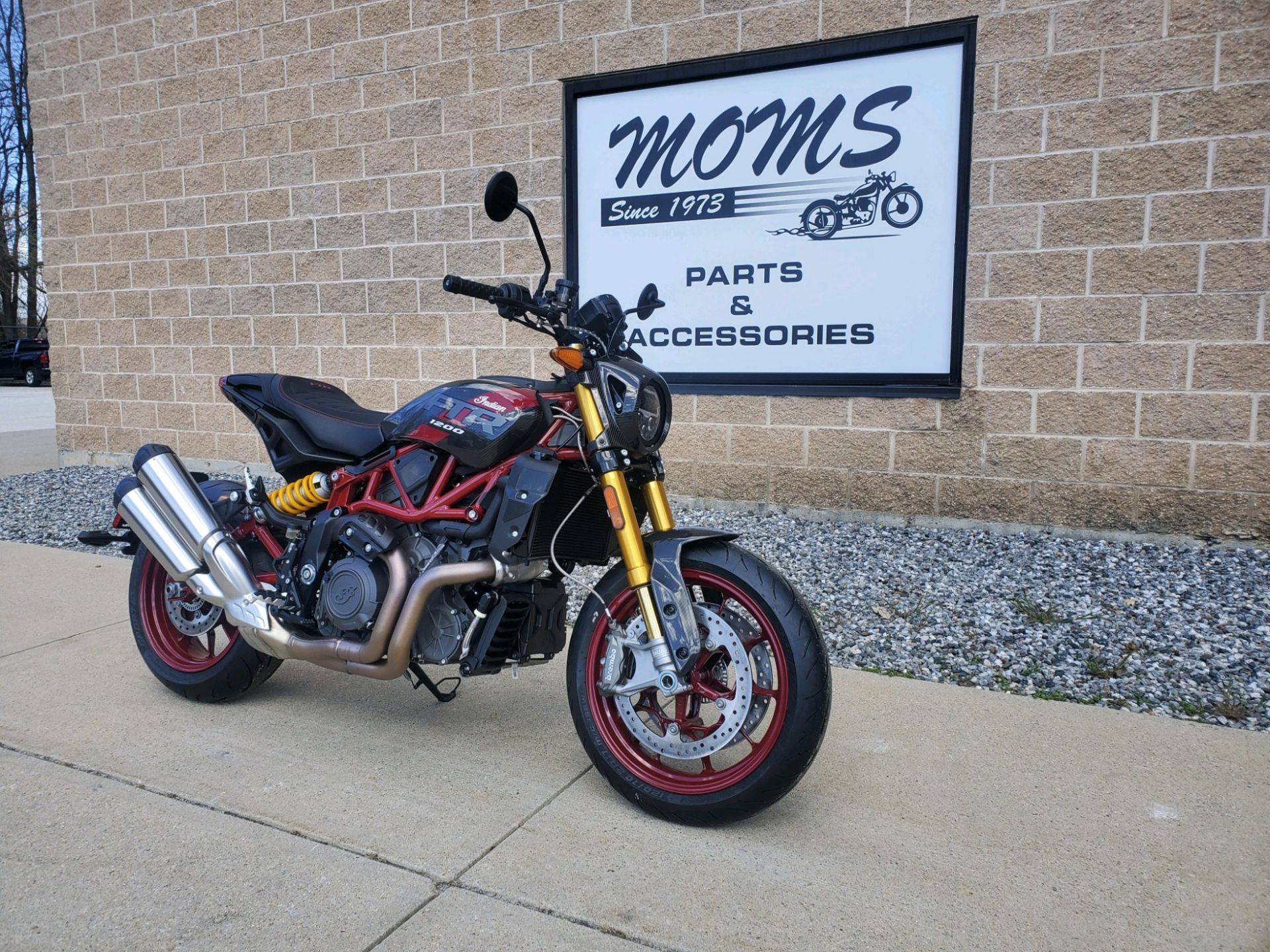 2024 Indian Motorcycle FTR R Carbon in Manchester, New Hampshire - Photo 2