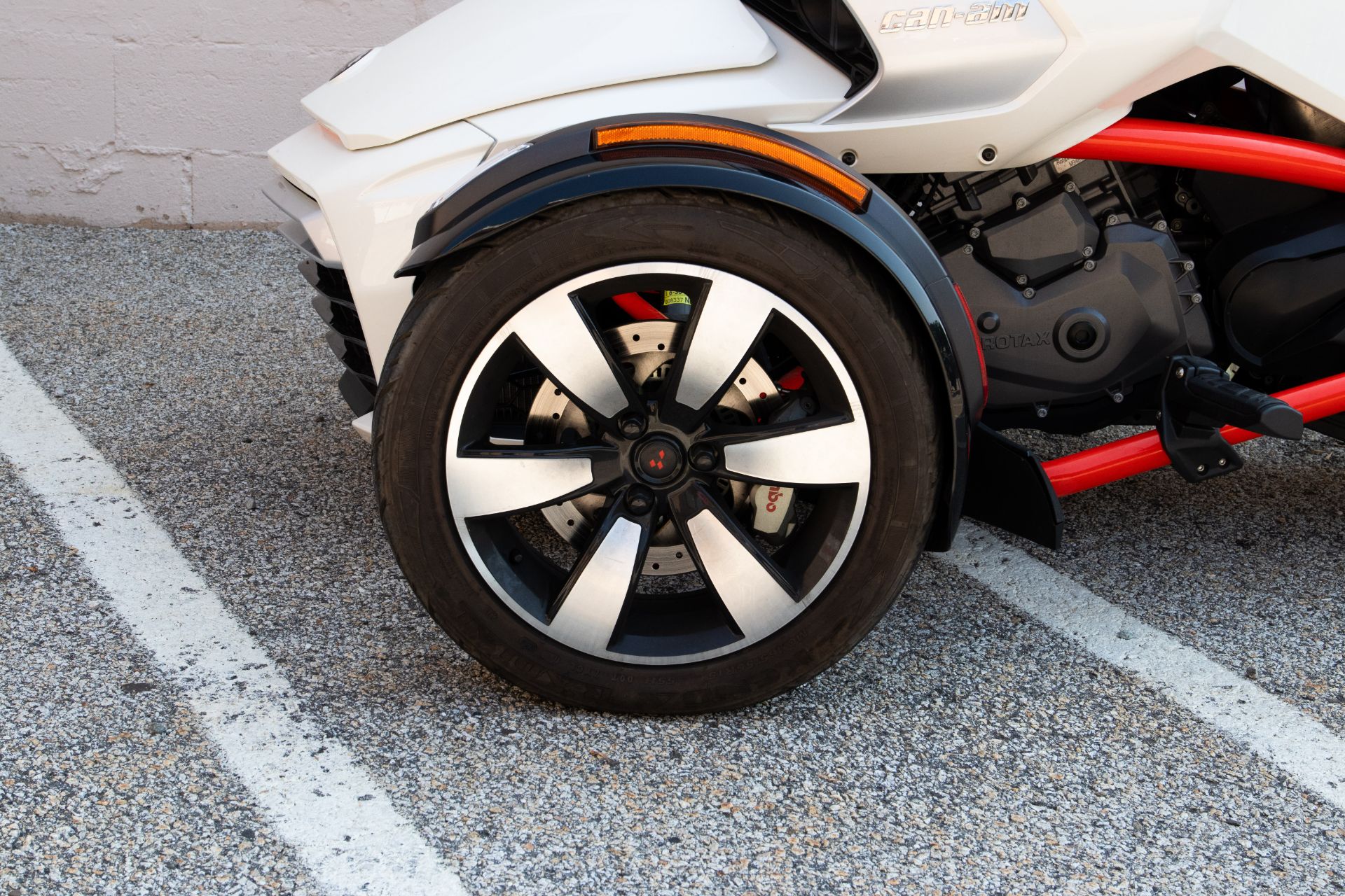 2015 Can-Am Spyder® F3 SM6 in Manchester, New Hampshire - Photo 8