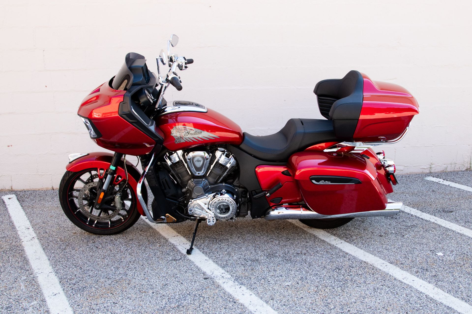 2020 Indian Motorcycle Challenger® Limited in Manchester, New Hampshire - Photo 7