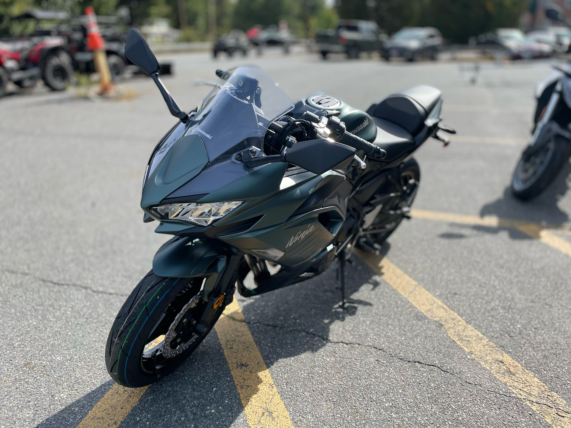 2025 Kawasaki Ninja 650 ABS in North Chelmsford, Massachusetts - Photo 2