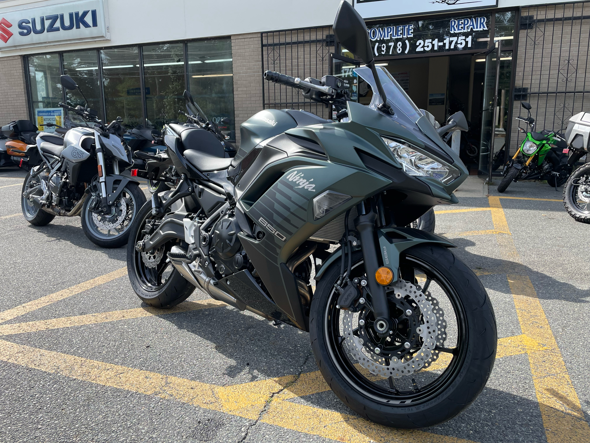 2025 Kawasaki Ninja 650 ABS in North Chelmsford, Massachusetts - Photo 4