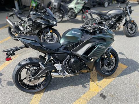 2025 Kawasaki Ninja 650 ABS in North Chelmsford, Massachusetts - Photo 10