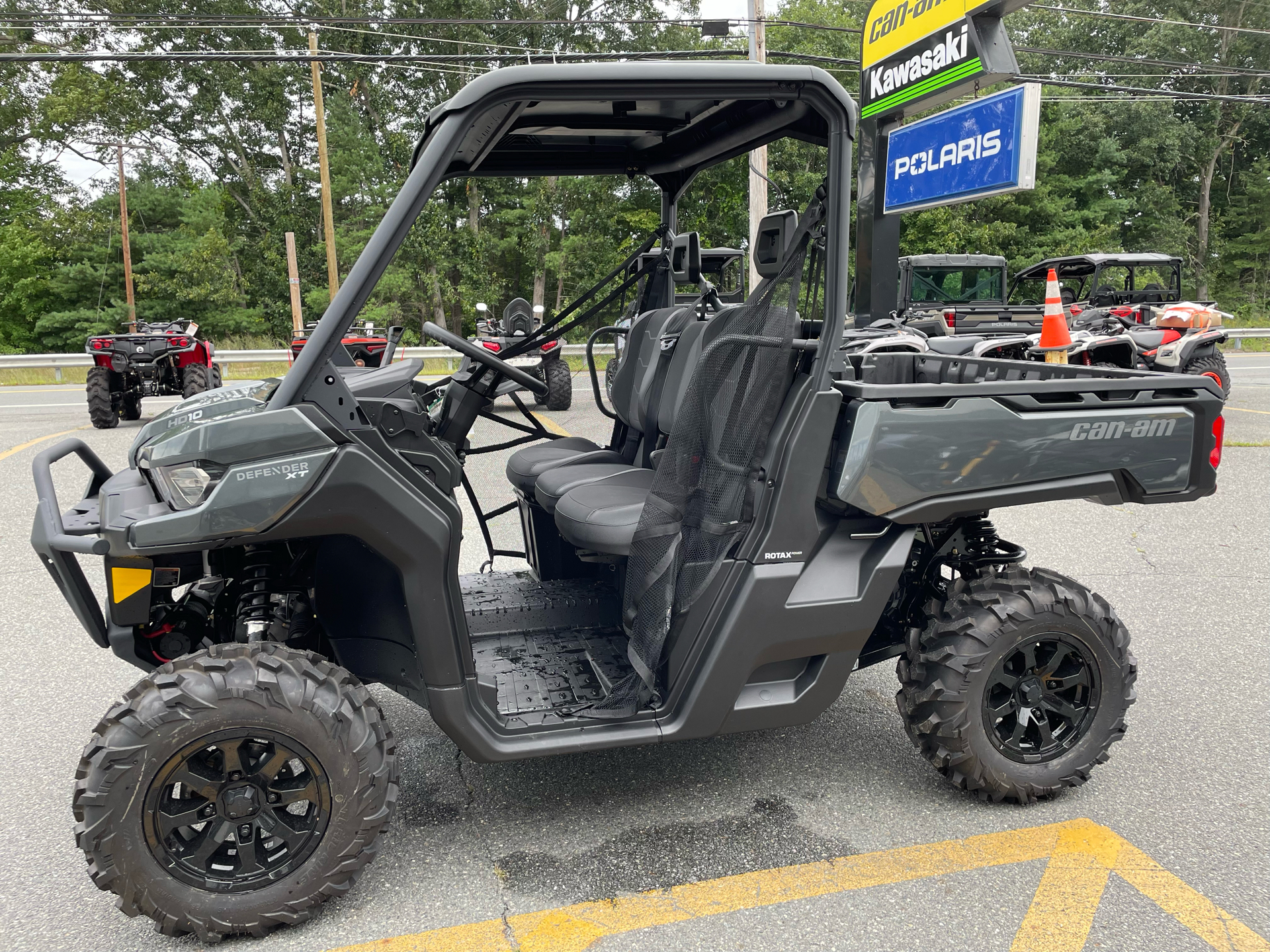 2024 Can-Am Defender XT HD10 in North Chelmsford, Massachusetts - Photo 2