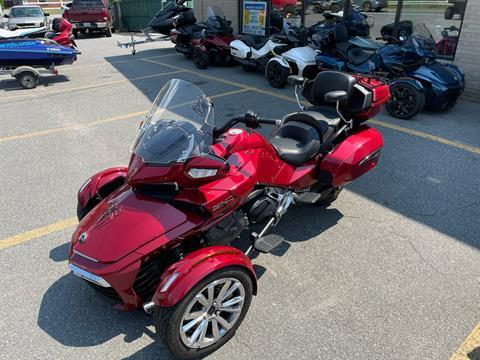 2018 Can-Am Spyder F3 Limited in North Chelmsford, Massachusetts - Photo 2