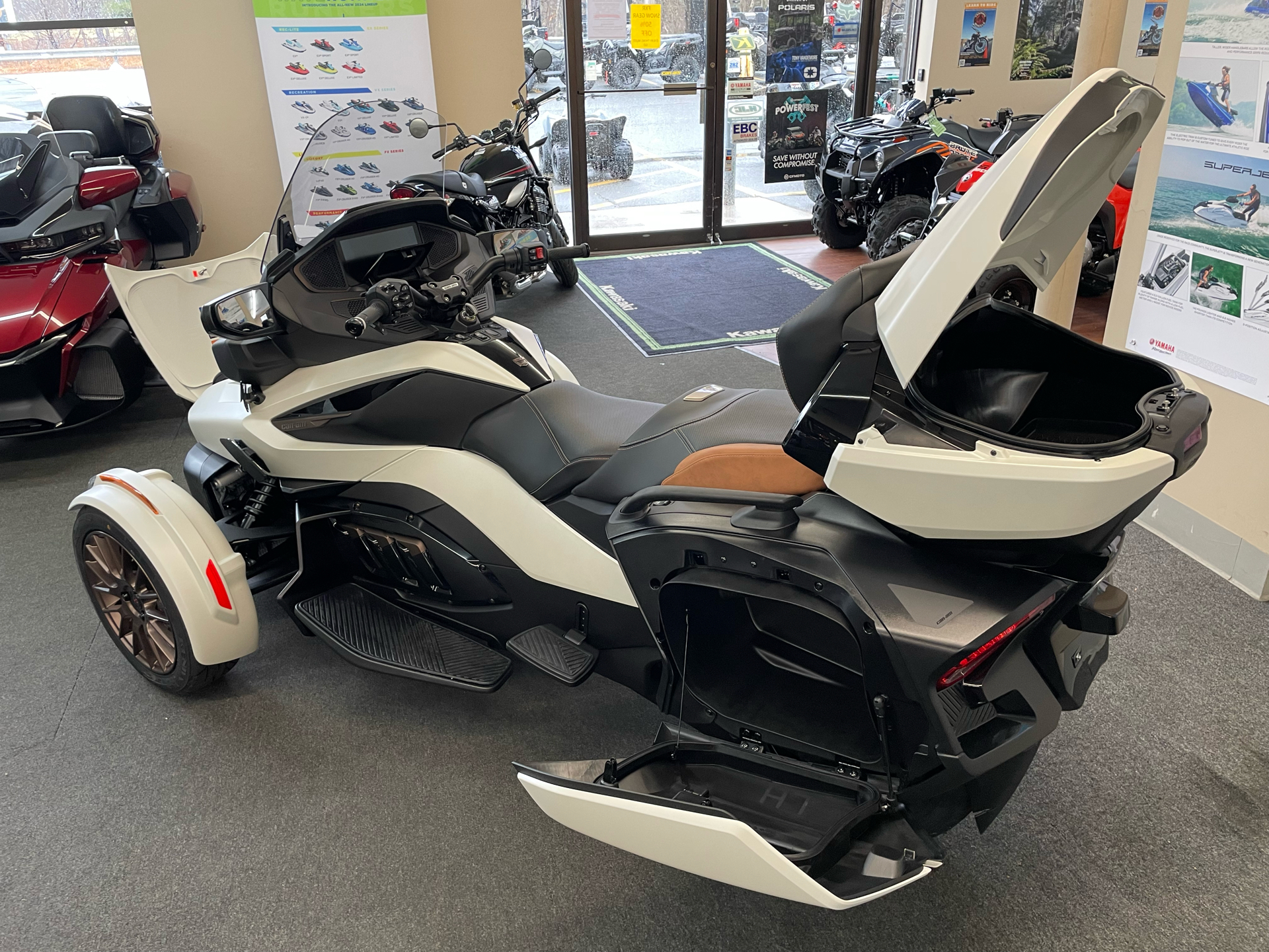 2024 Can-Am Spyder RT Sea-to-Sky in North Chelmsford, Massachusetts - Photo 17