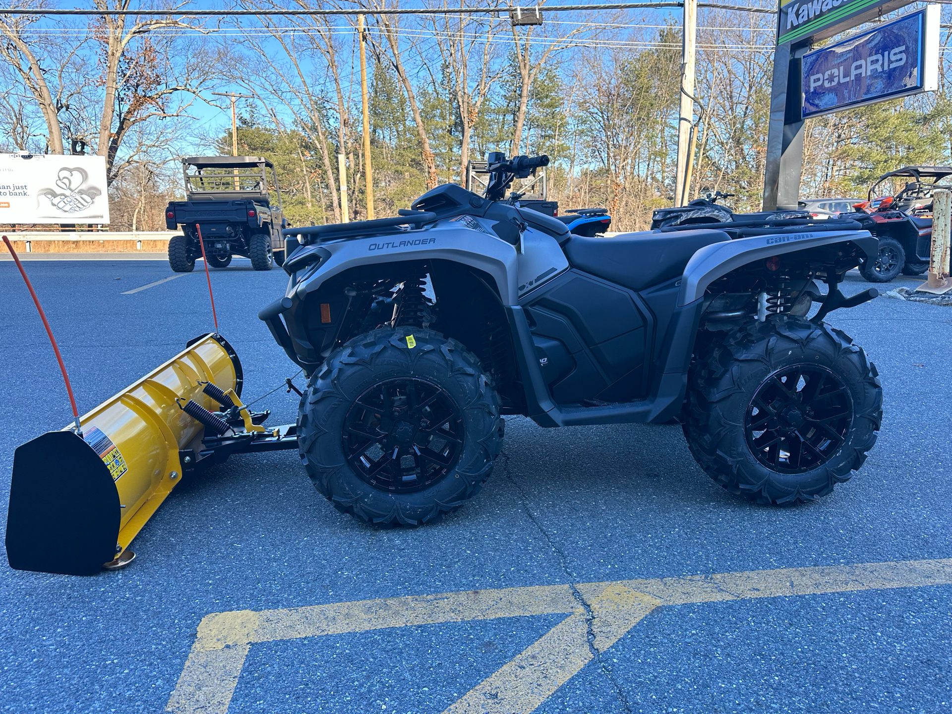 2024 Can-Am Outlander XT 700 in North Chelmsford, Massachusetts - Photo 3
