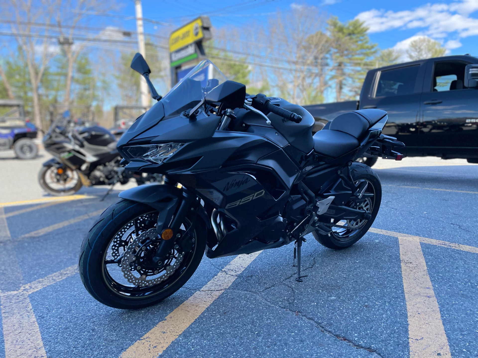 2024 Kawasaki Ninja 650 in North Chelmsford, Massachusetts - Photo 7