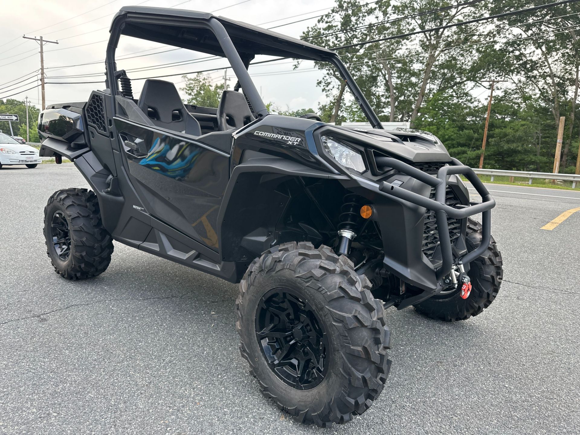 2023 Can-Am Commander XT 700 in North Chelmsford, Massachusetts - Photo 8