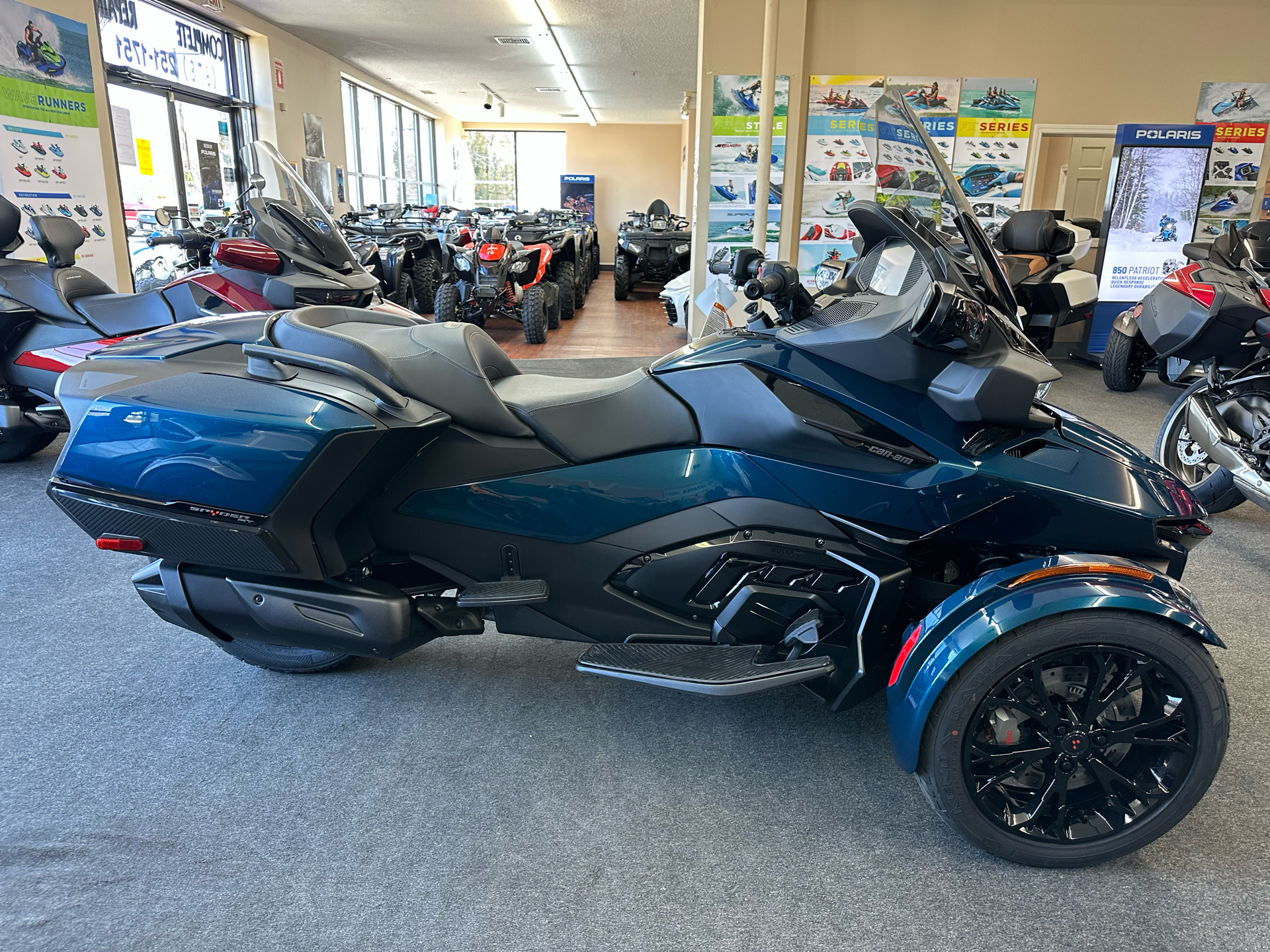 2024 Can-Am Spyder RT in North Chelmsford, Massachusetts - Photo 8
