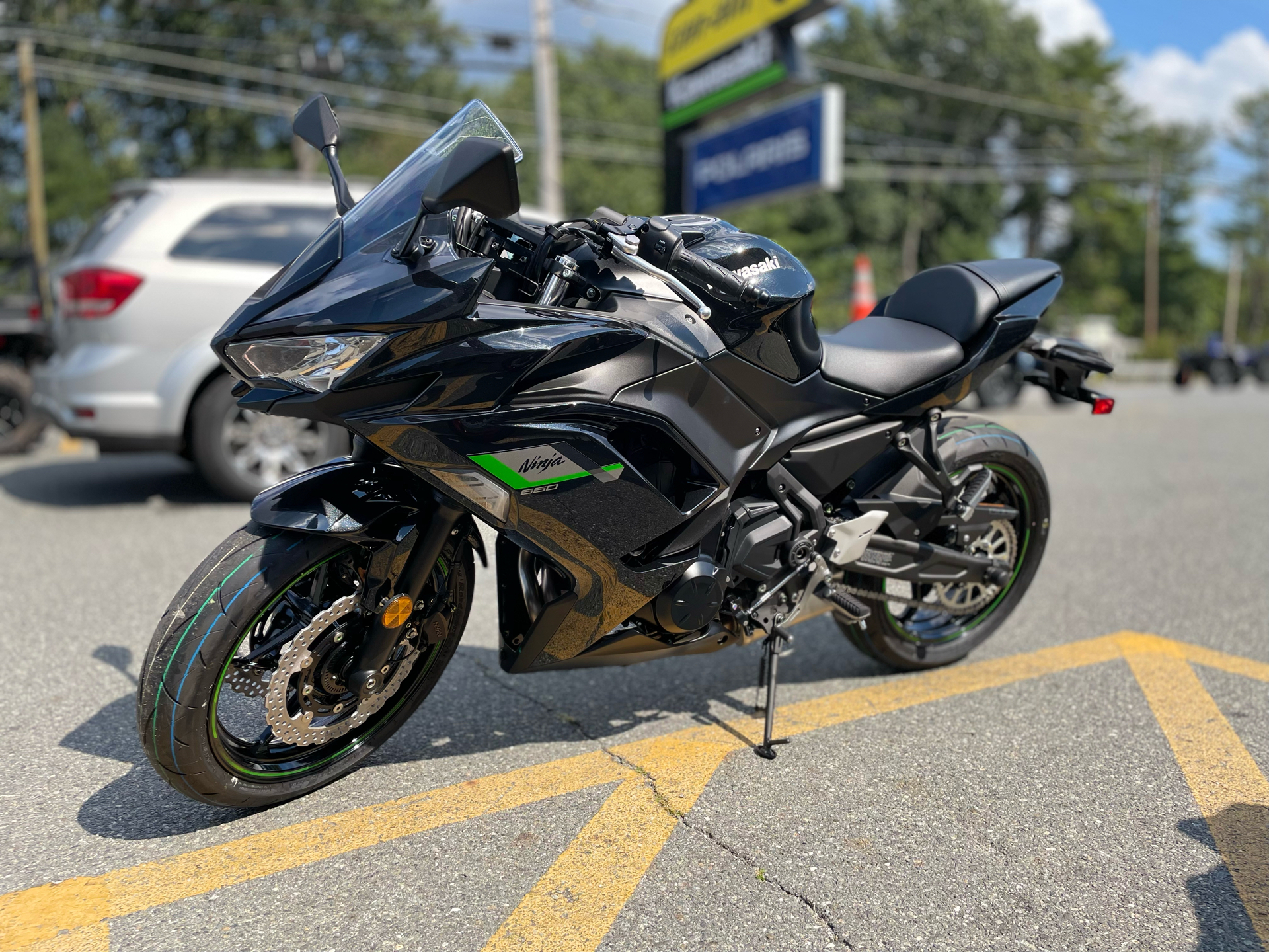 2025 Kawasaki Ninja 650 in North Chelmsford, Massachusetts - Photo 2