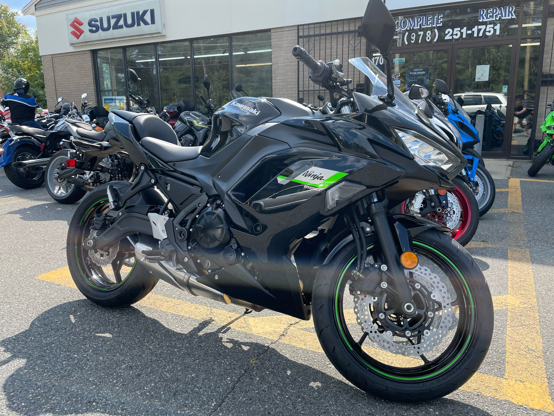 2025 Kawasaki Ninja 650 in North Chelmsford, Massachusetts - Photo 4