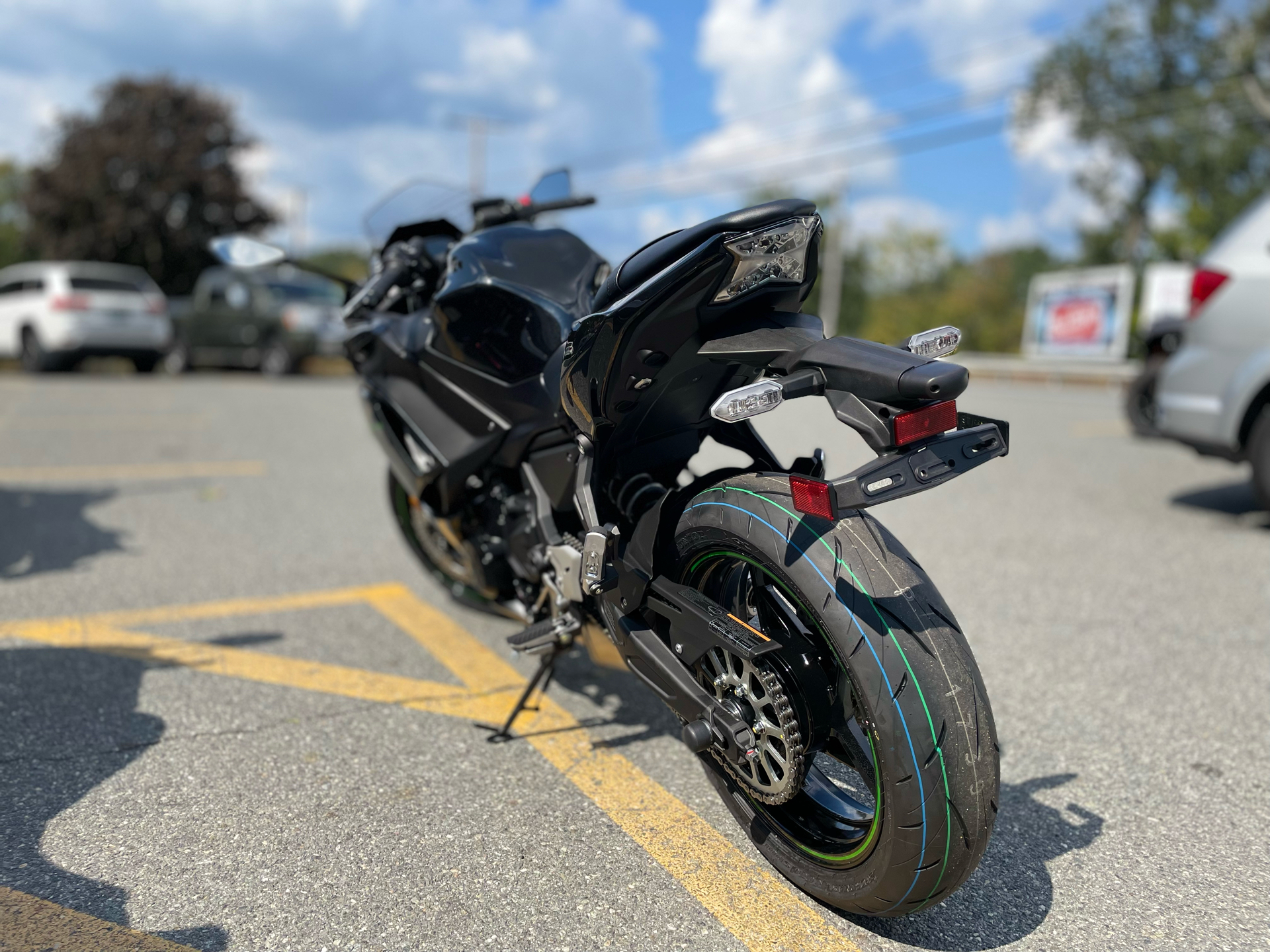 2025 Kawasaki Ninja 650 in North Chelmsford, Massachusetts - Photo 6