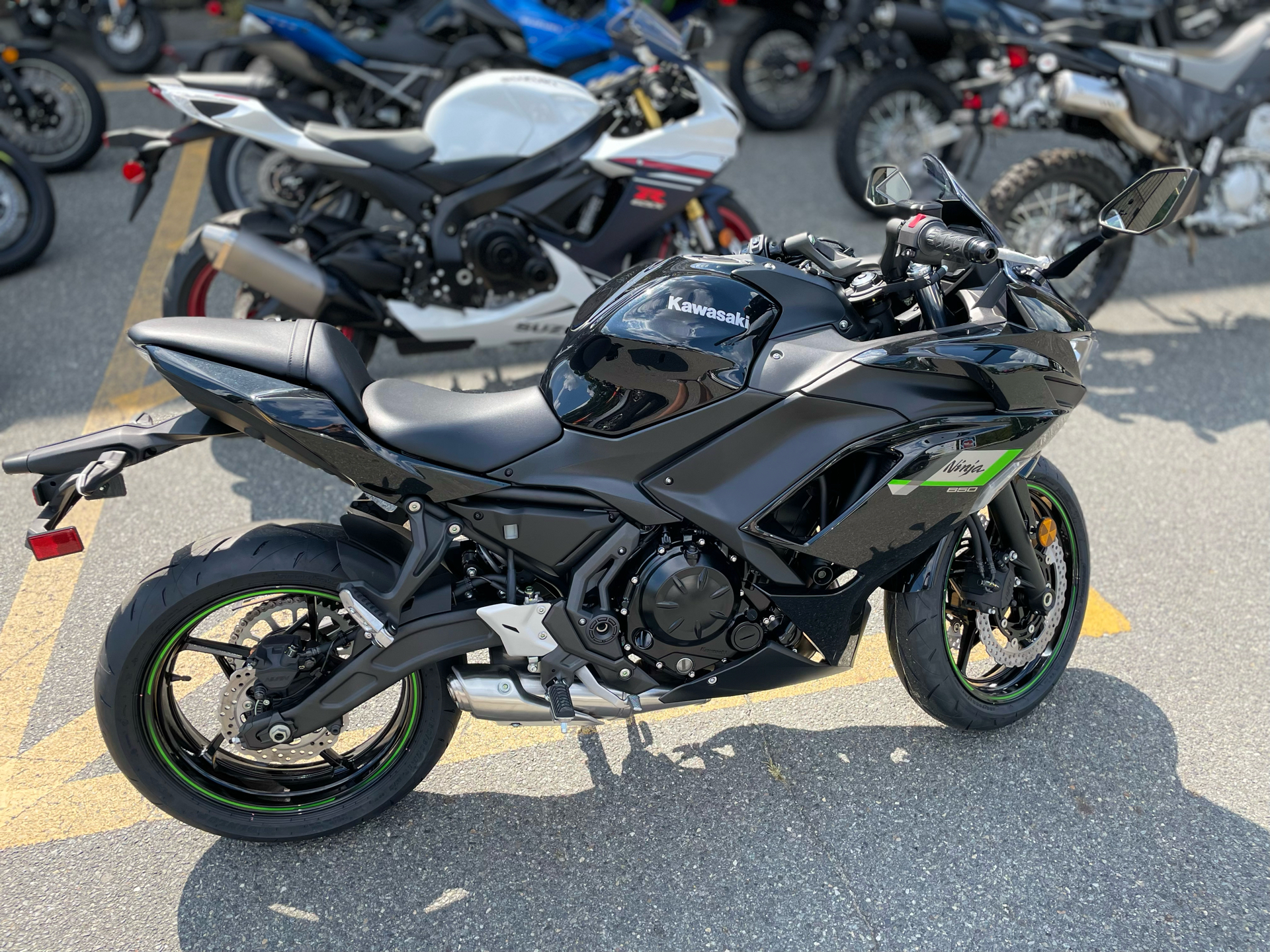 2025 Kawasaki Ninja 650 in North Chelmsford, Massachusetts - Photo 8