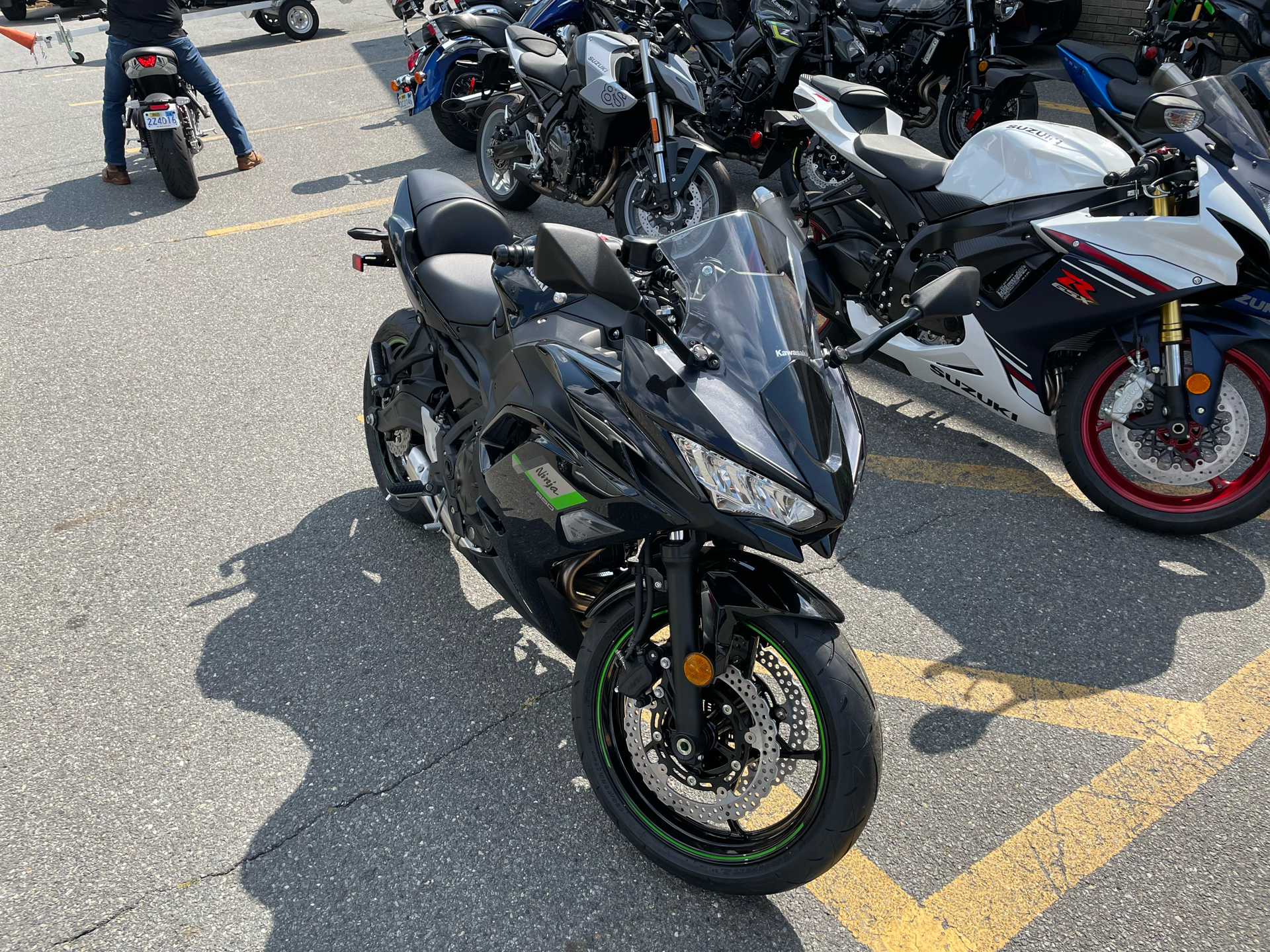 2025 Kawasaki Ninja 650 in North Chelmsford, Massachusetts - Photo 10