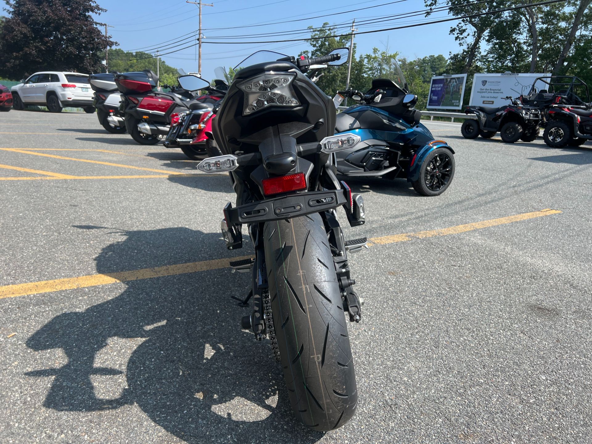 2023 Kawasaki Ninja 650 in North Chelmsford, Massachusetts - Photo 9