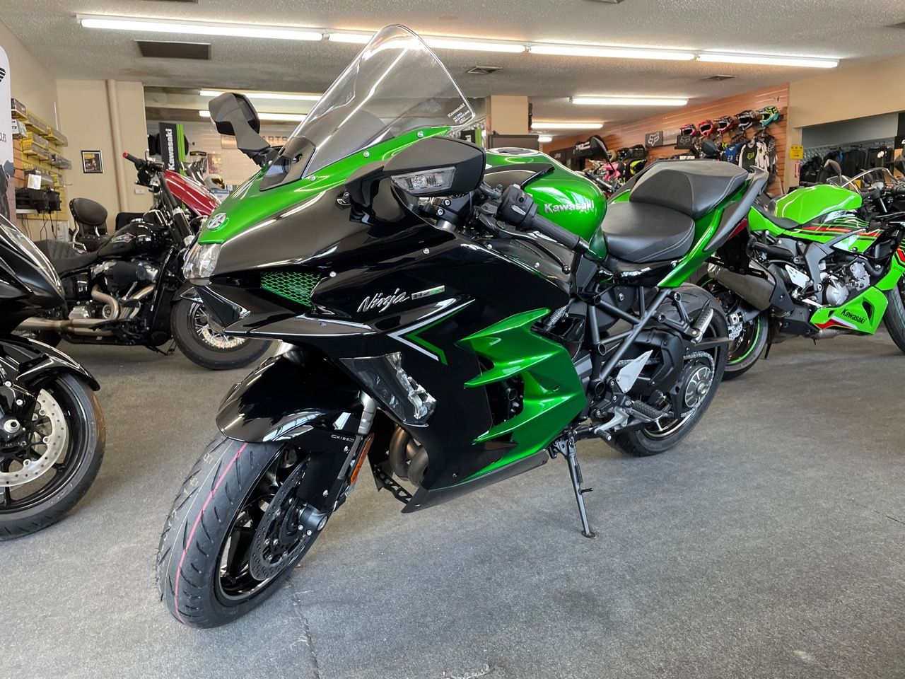 2023 Kawasaki Ninja H2 SX SE in North Chelmsford, Massachusetts - Photo 4