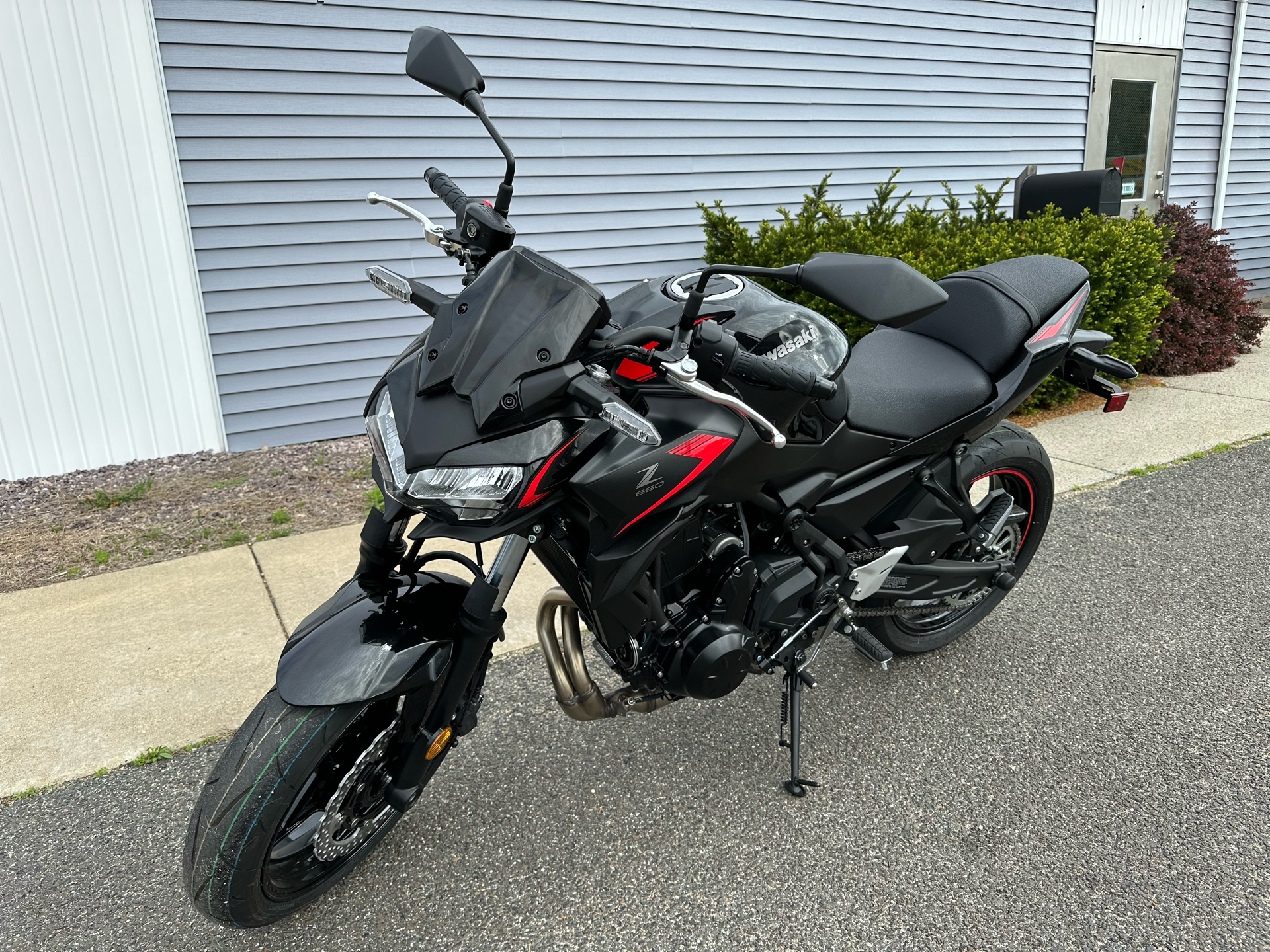 2023 Kawasaki Z650 in Enfield, Connecticut - Photo 2