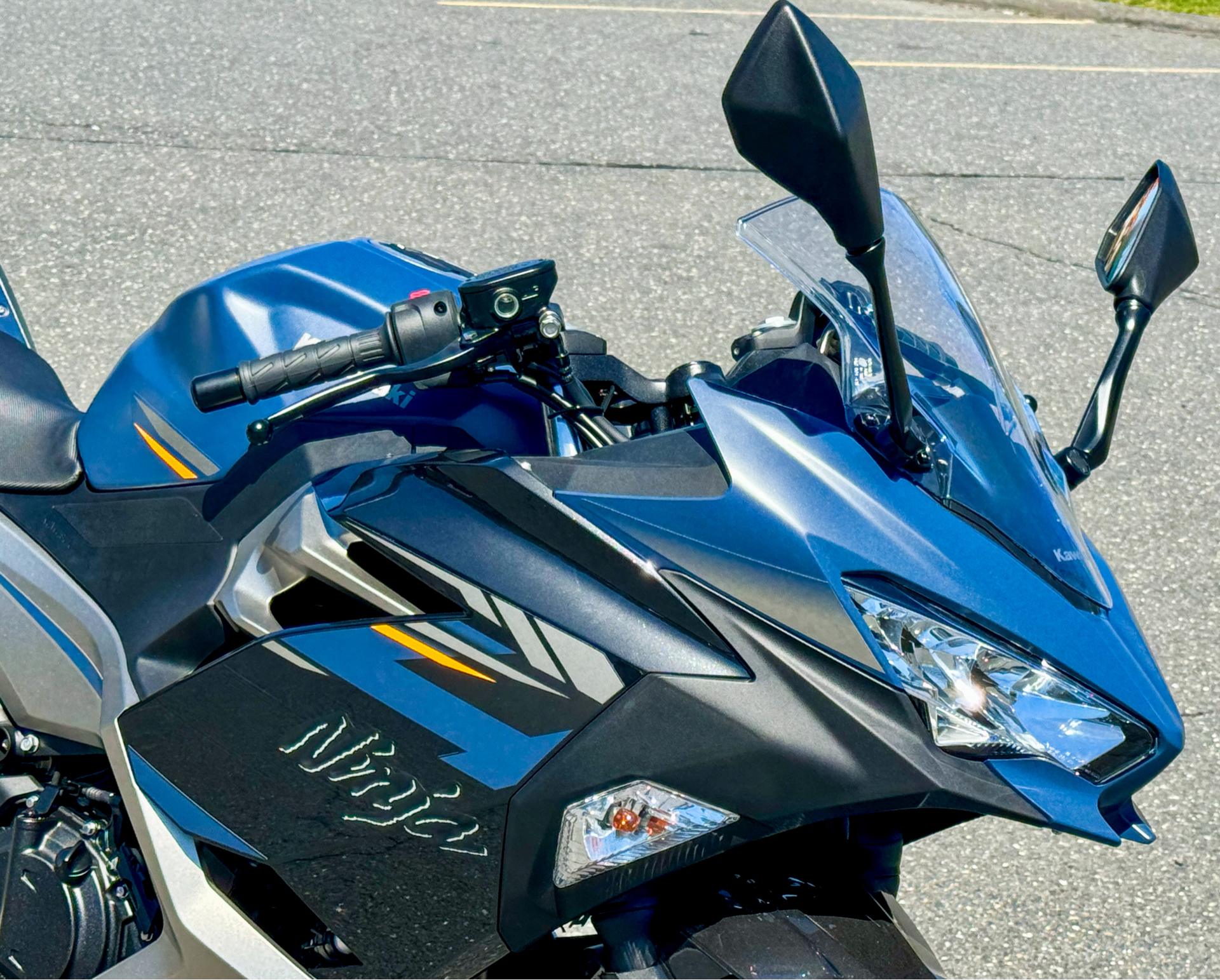 2023 Kawasaki Ninja 400 in Enfield, Connecticut - Photo 8