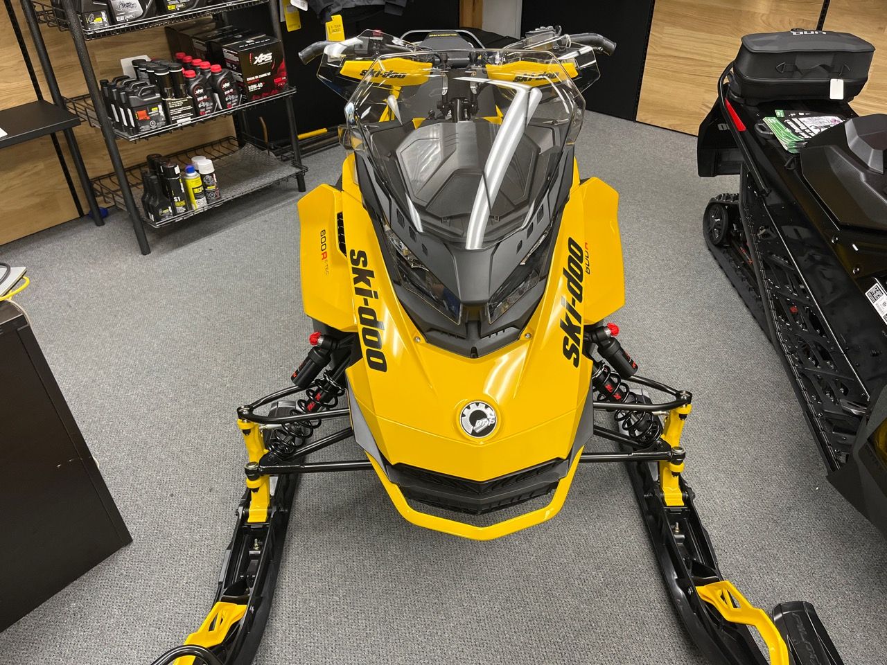 2023 Ski-Doo MXZ Blizzard 600R E-TEC ES Ice Ripper XT 1.25 in Enfield, Connecticut - Photo 2