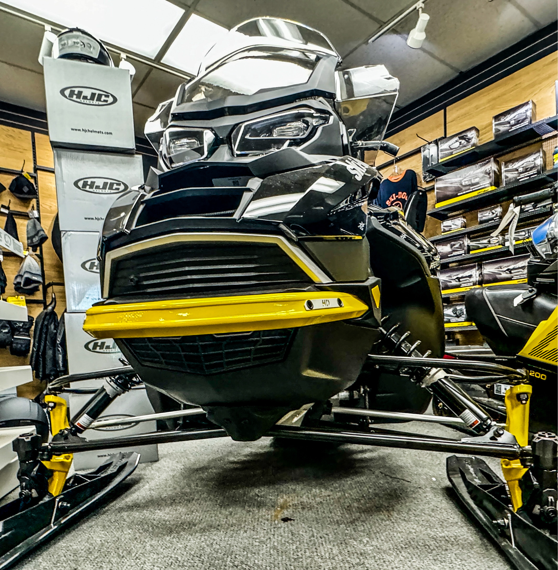 2024 Ski-Doo Renegade Adrenaline with Enduro Package 900 ACE Turbo R ES Ice Ripper XT 1.25 in Enfield, Connecticut - Photo 9