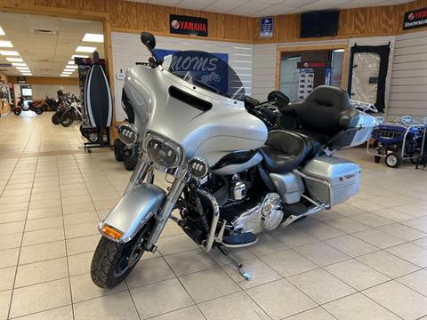 2015 Harley-Davidson Electra Glide® Ultra Classic® Low in Topsham, Maine - Photo 7