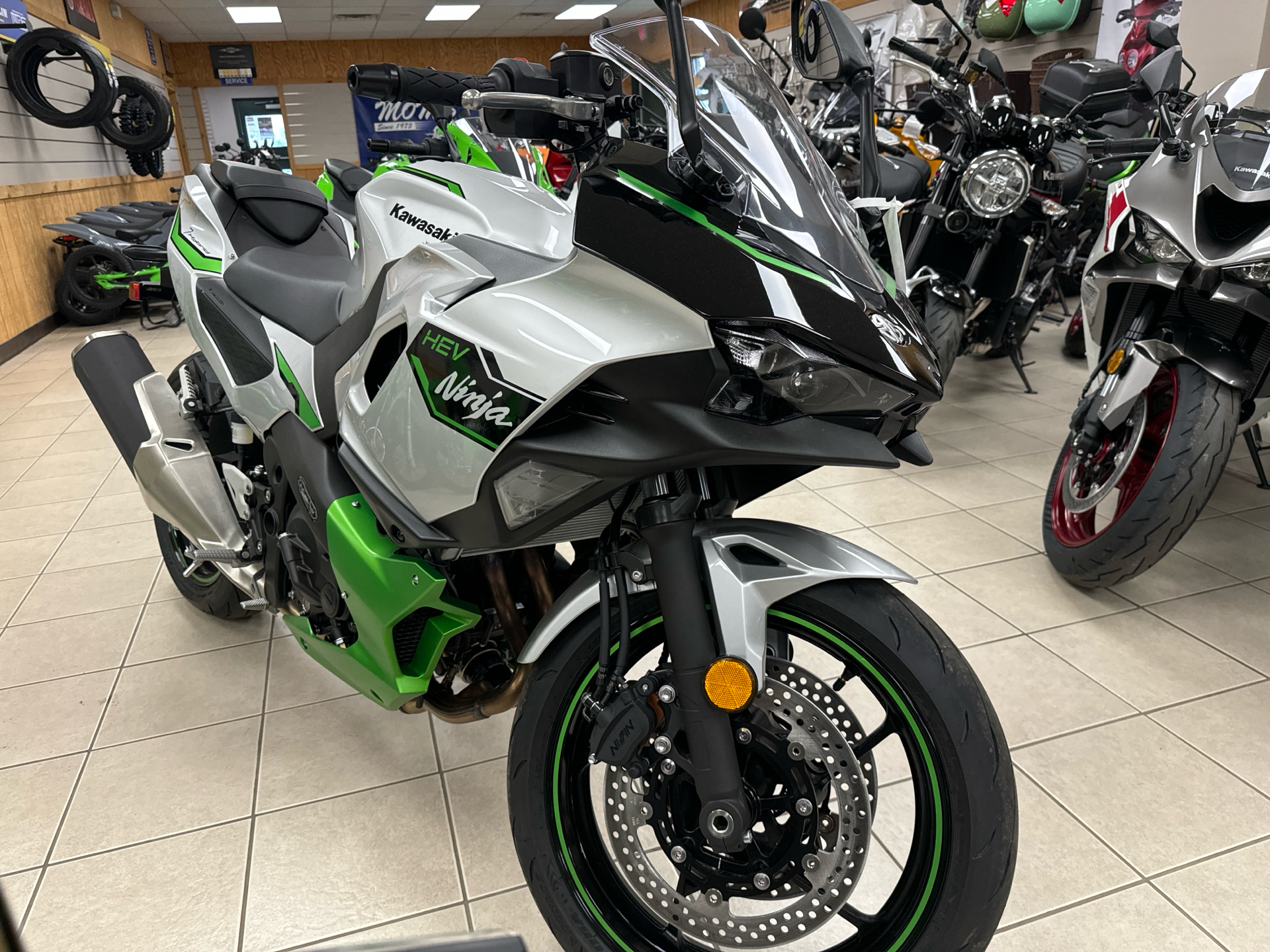 2024 Kawasaki Ninja 7 Hybrid ABS in Topsham, Maine - Photo 3