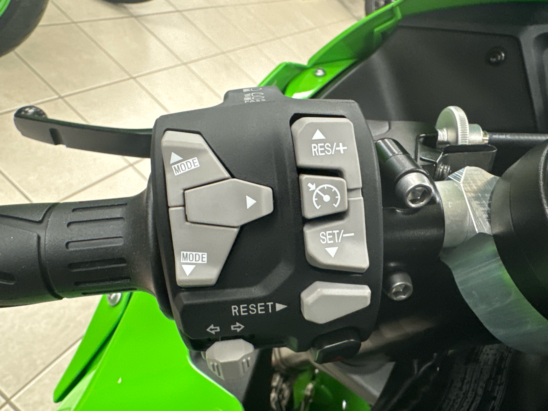 2025 Kawasaki Ninja ZX-10R KRT Edition ABS in Topsham, Maine - Photo 8