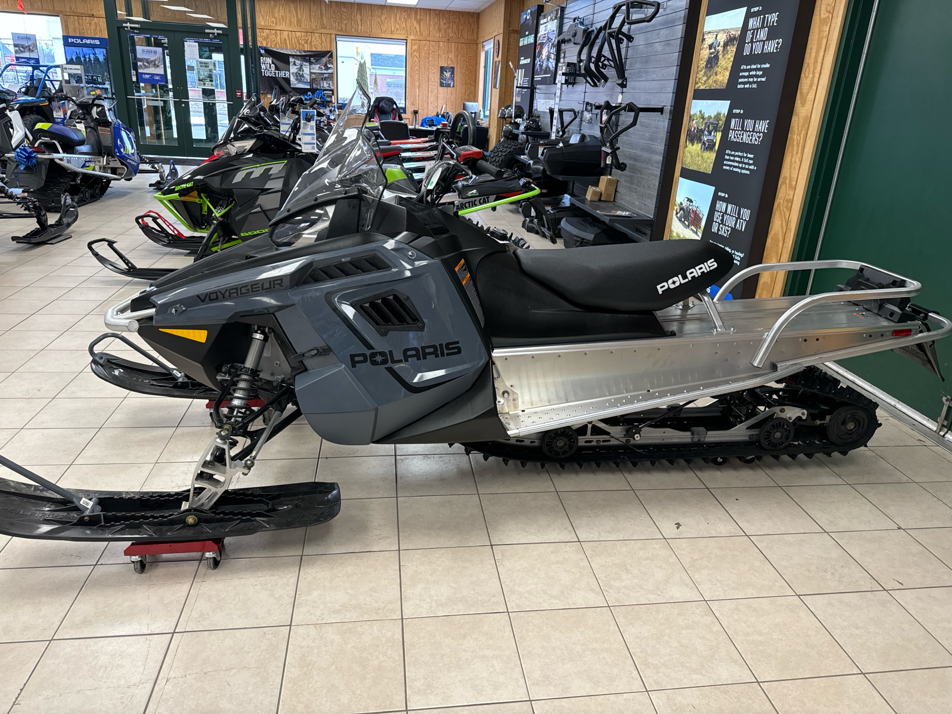 2023 Polaris 550 Voyageur 155 ES in Topsham, Maine - Photo 8