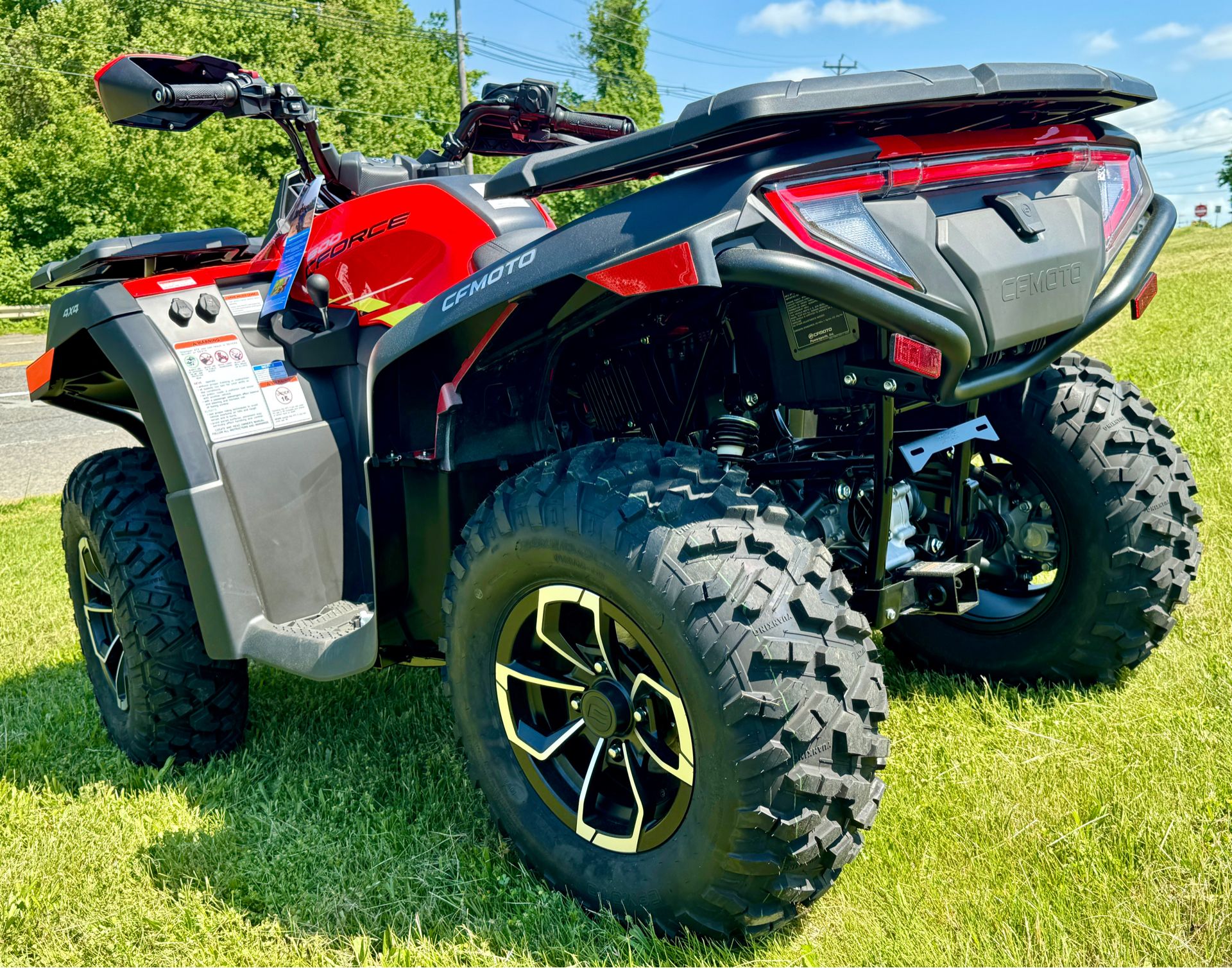 2024 CFMOTO CForce 600 in Tyngsboro, Massachusetts - Photo 15