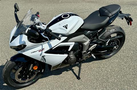 2025 Triumph Daytona 660 in Tyngsboro, Massachusetts - Photo 10