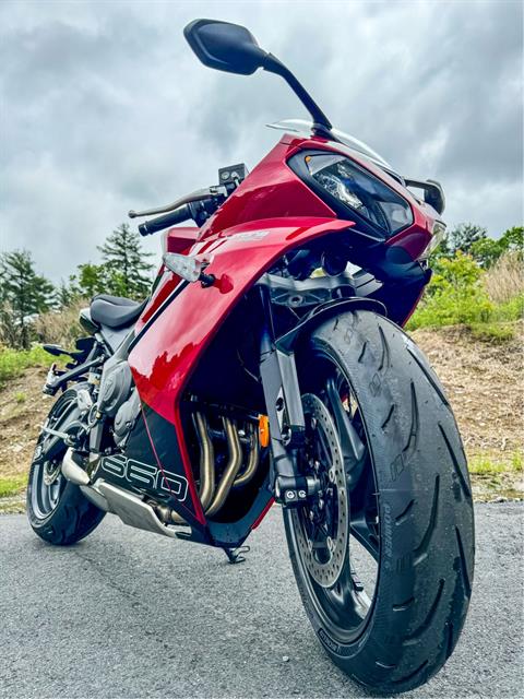 2025 Triumph Daytona 660 in Tyngsboro, Massachusetts - Photo 12