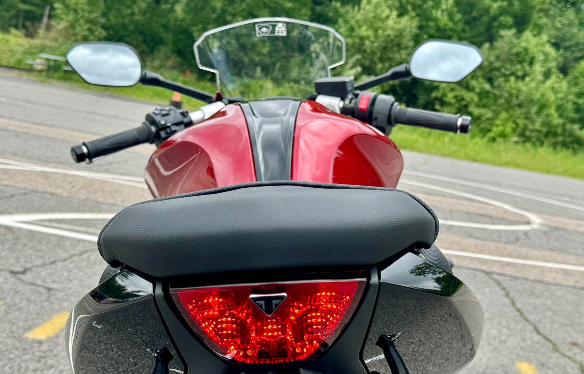 2025 Triumph Daytona 660 in Tyngsboro, Massachusetts - Photo 13