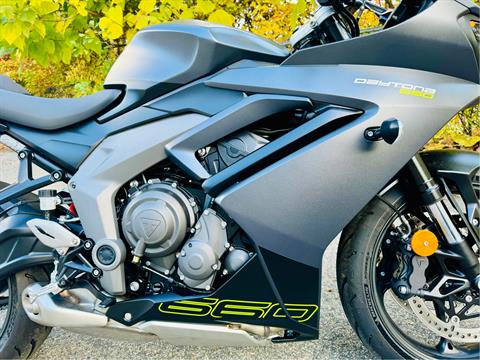 2025 Triumph Daytona 660 in Tyngsboro, Massachusetts - Photo 17