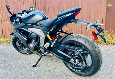 2025 Triumph Daytona 660 in Tyngsboro, Massachusetts - Photo 33