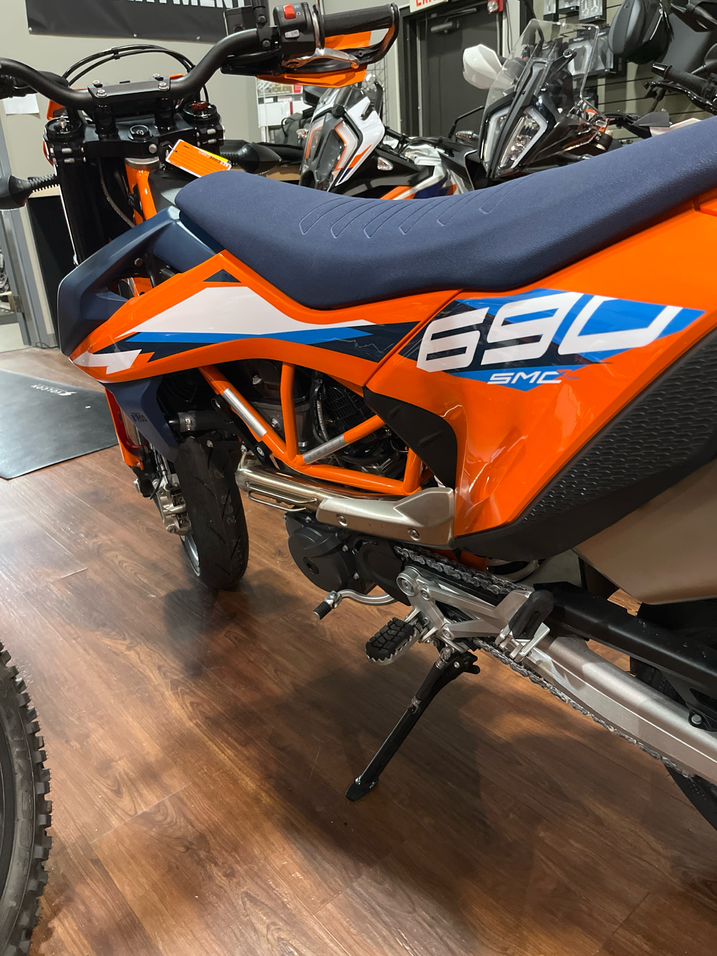 2024 KTM 690 SMC R in Tyngsboro, Massachusetts - Photo 11