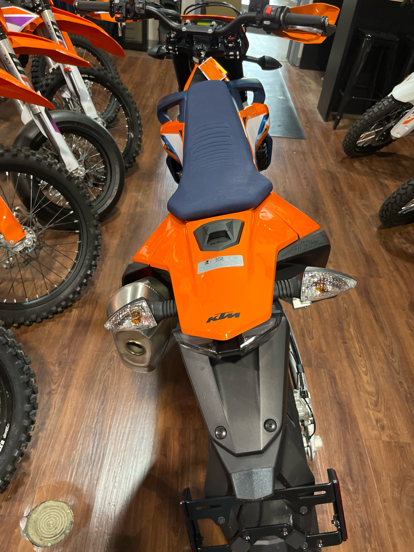 2024 KTM 690 SMC R in Tyngsboro, Massachusetts - Photo 16