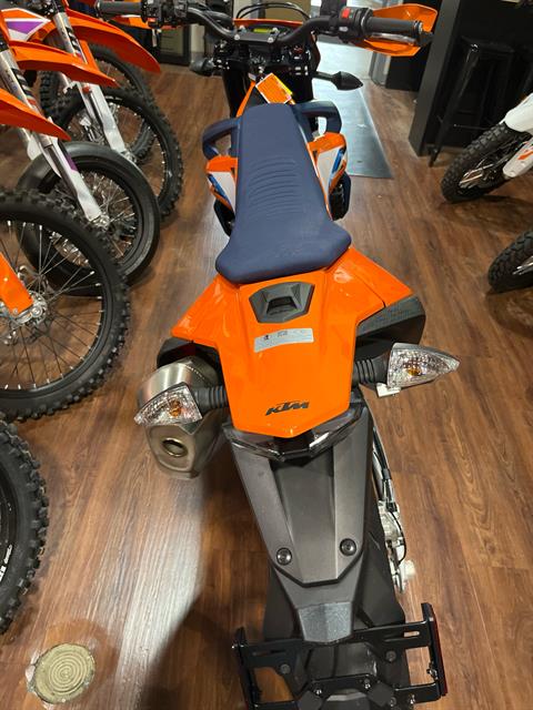 2024 KTM 690 SMC R in Tyngsboro, Massachusetts - Photo 16