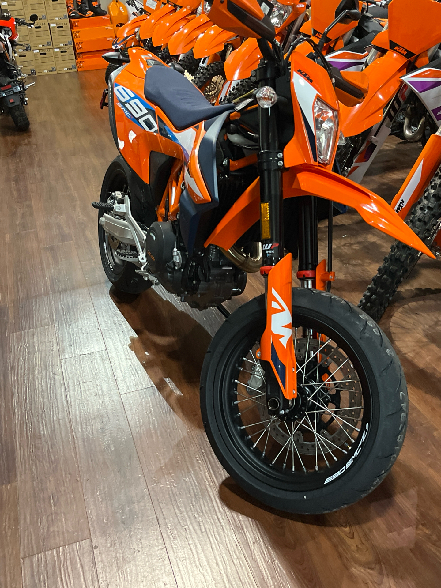 2024 KTM 690 SMC R in Tyngsboro, Massachusetts - Photo 18