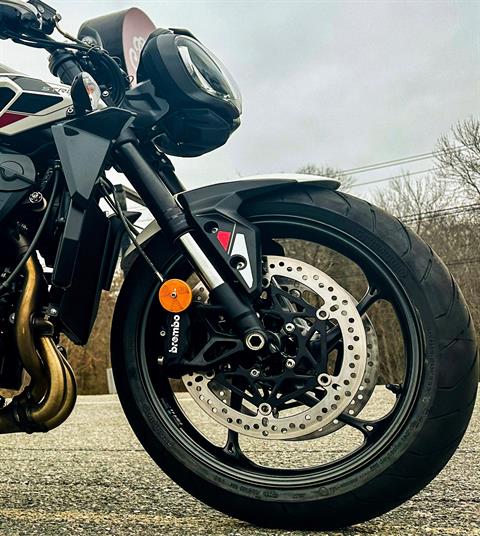 2024 Triumph Street Triple 765 R in Tyngsboro, Massachusetts - Photo 10