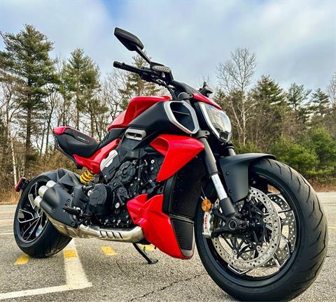 2024 Ducati Diavel V4 in Northampton, Massachusetts - Photo 11