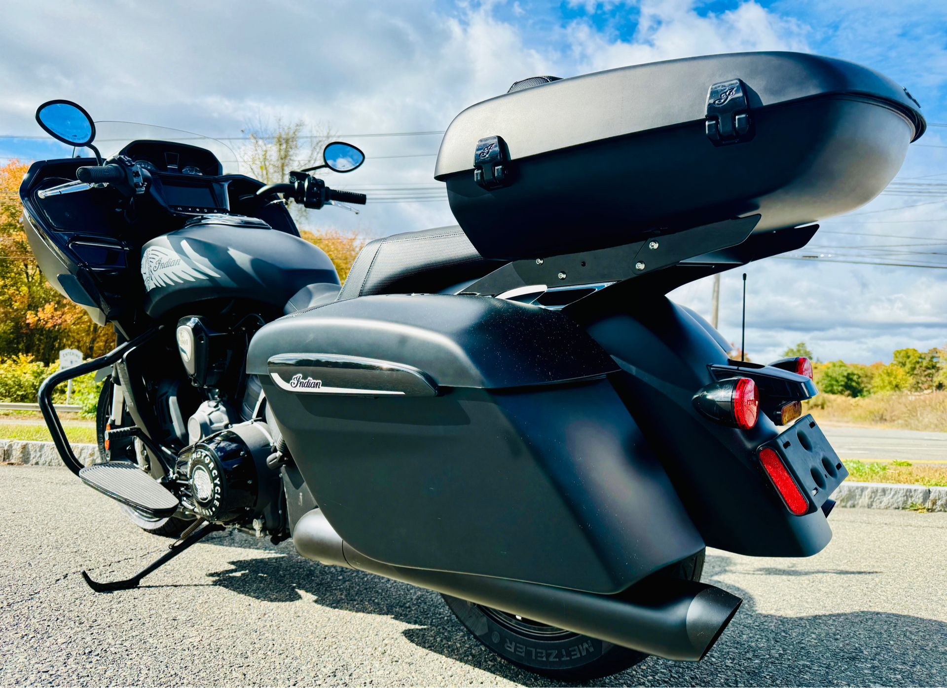 2024 Indian Motorcycle Challenger® Dark Horse® with PowerBand Audio Package in Foxboro, Massachusetts - Photo 6