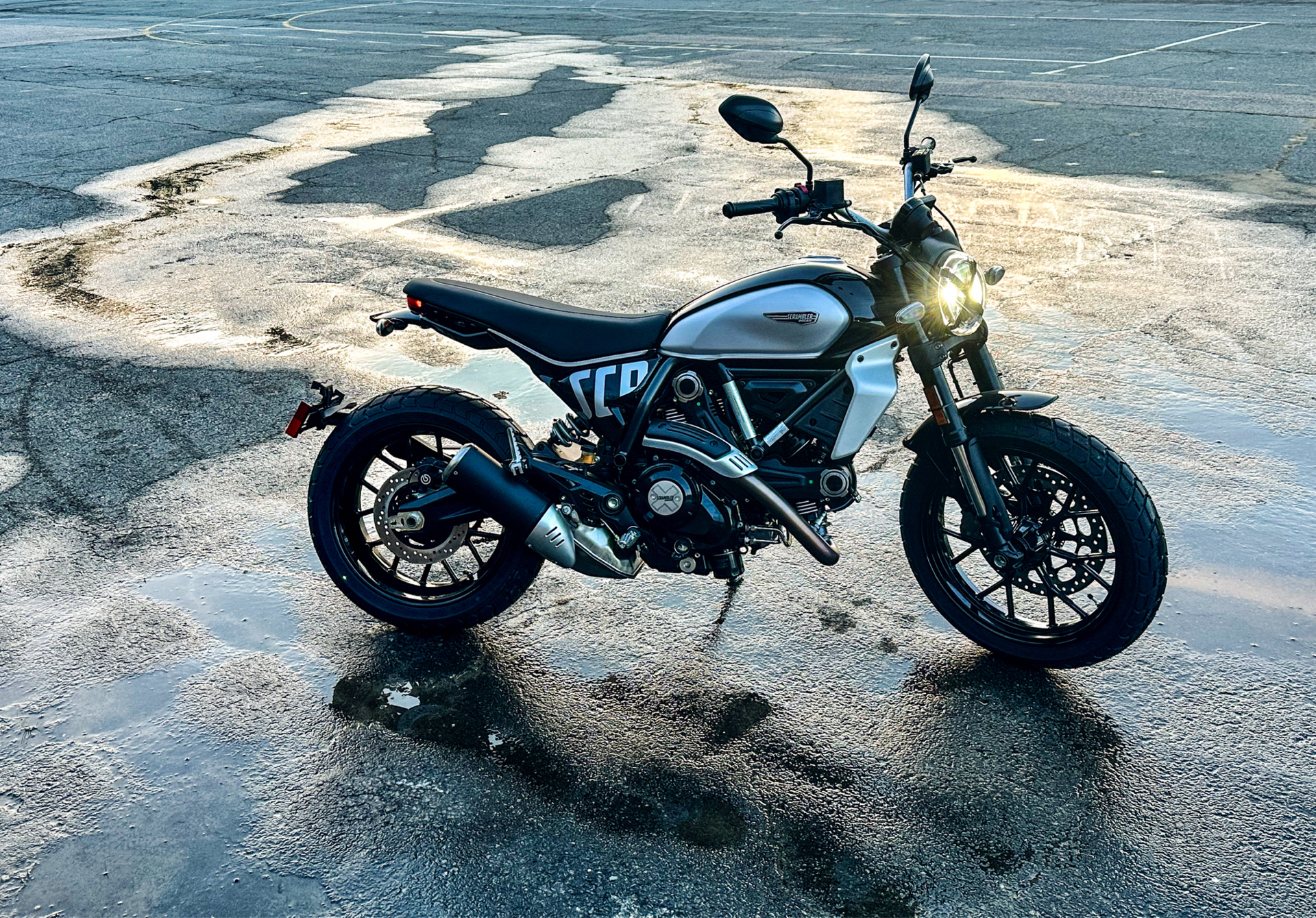 2024 Ducati Scrambler Icon in Foxboro, Massachusetts - Photo 31