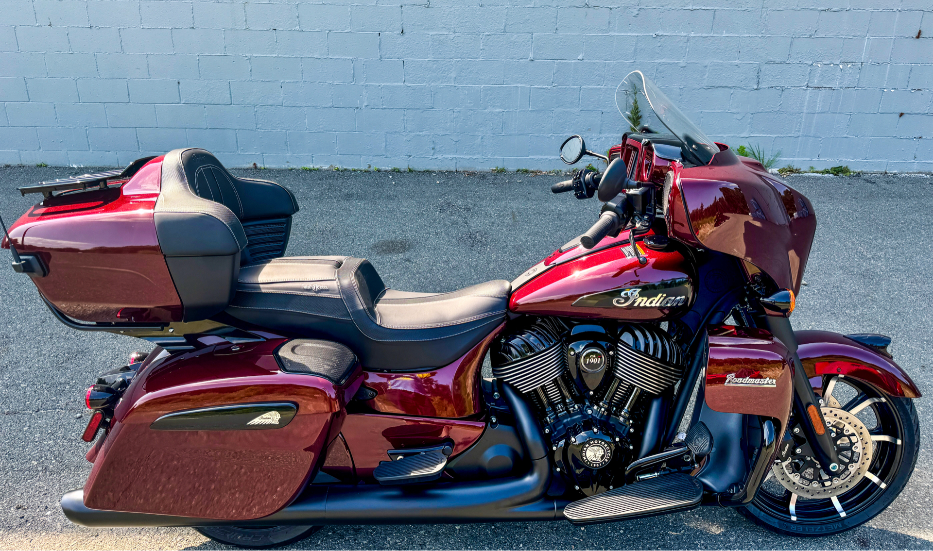 2024 Indian Motorcycle Roadmaster® Dark Horse® with PowerBand Audio Package in Foxboro, Massachusetts - Photo 16