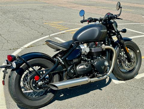 2023 Triumph Bonneville Bobber in Foxboro, Massachusetts - Photo 32