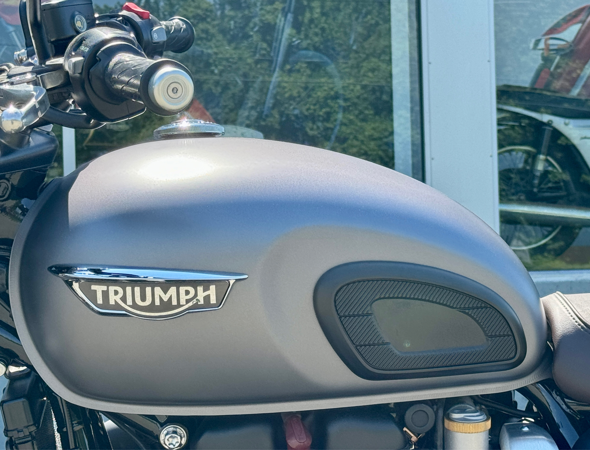 2017 Triumph Bonneville T120 Black in Foxboro, Massachusetts - Photo 2