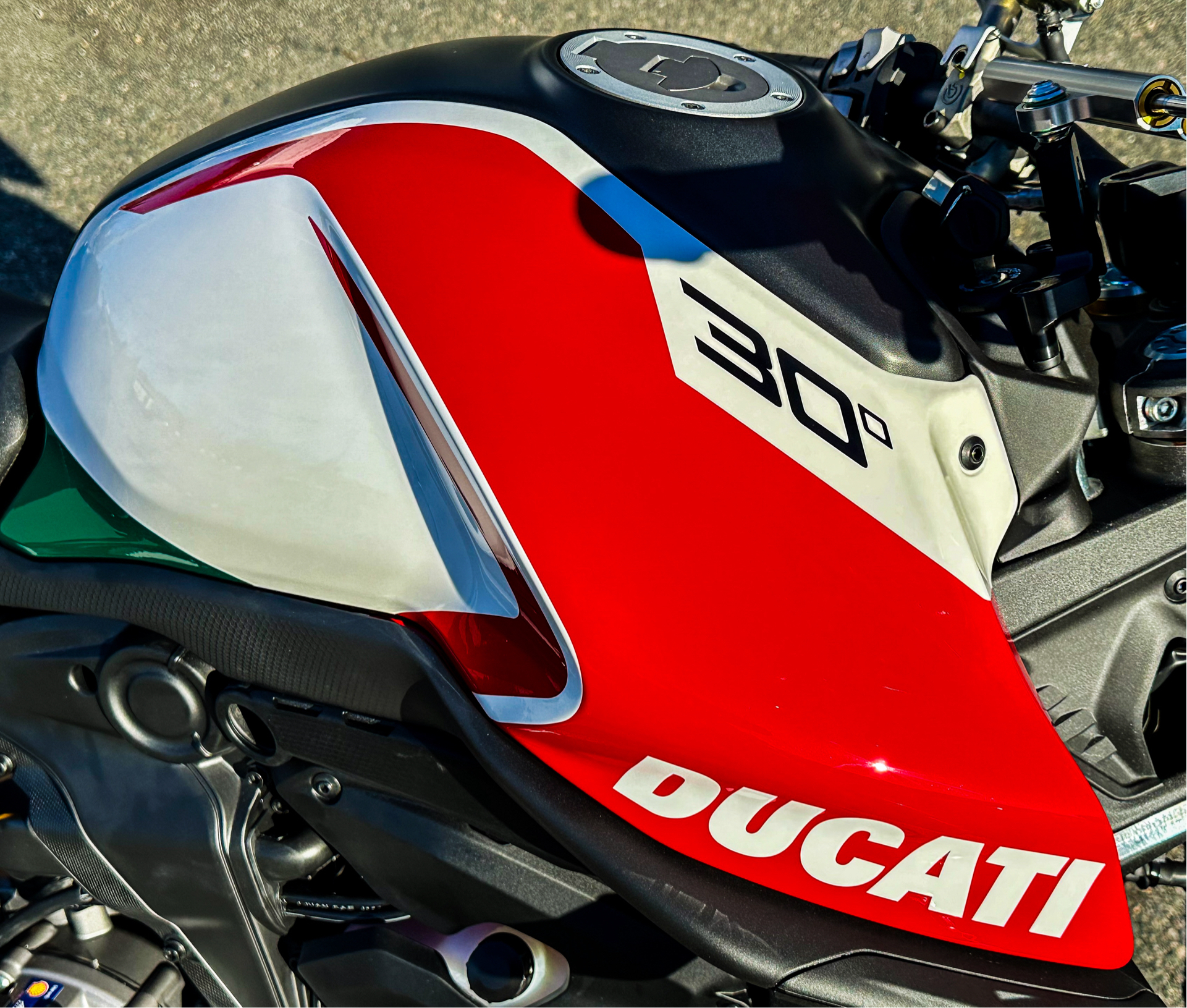 2024 Ducati Monster 30th Anniversario in Foxboro, Massachusetts - Photo 35