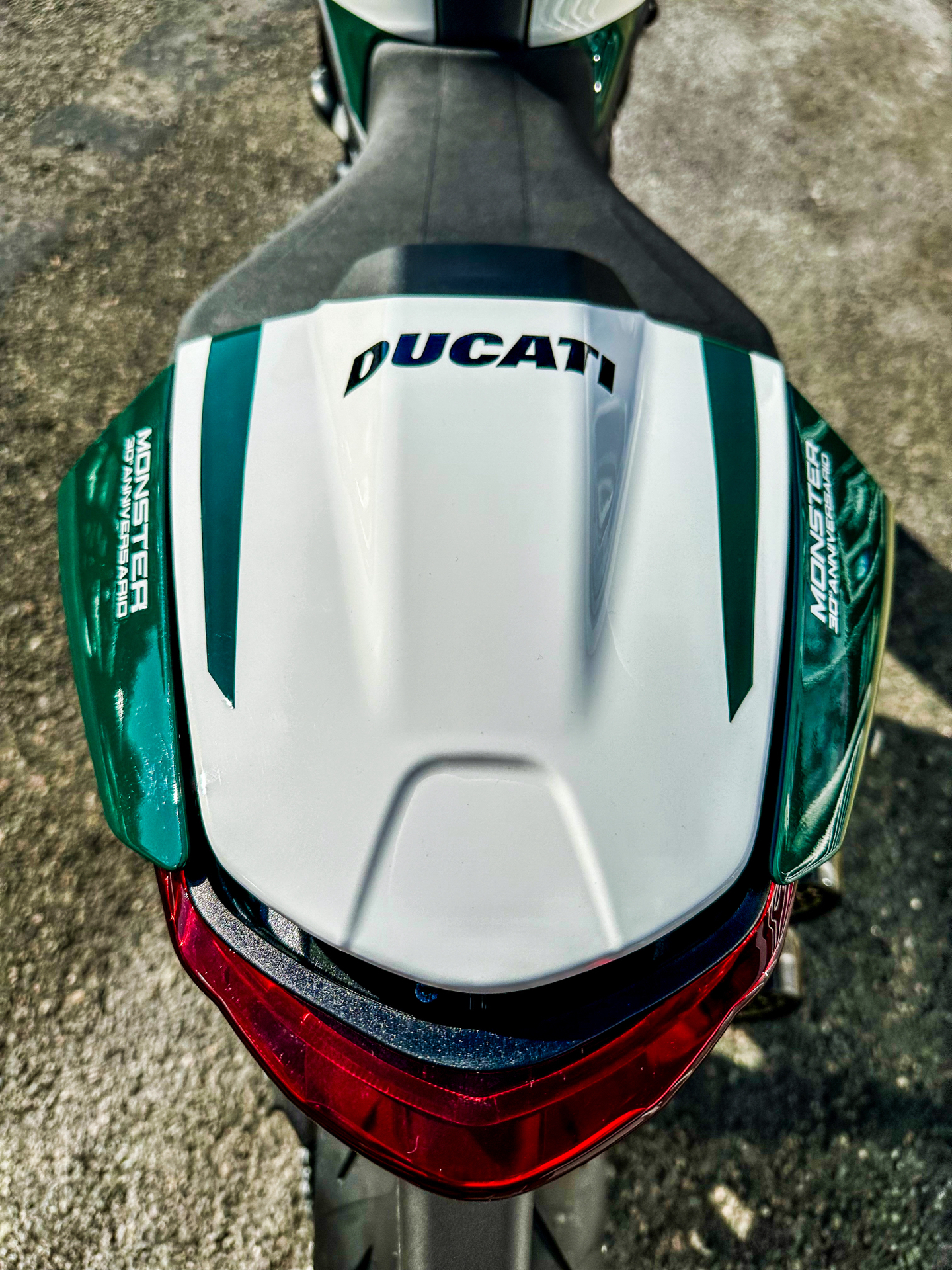 2024 Ducati Monster 30th Anniversario in Foxboro, Massachusetts - Photo 18